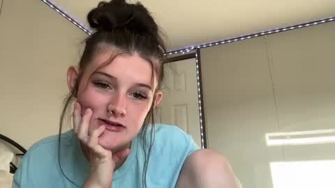 Snapshot of itskaylaaa chatting on 16, 6, 2026 itsKaylaaa online show from 16, 6, 2026