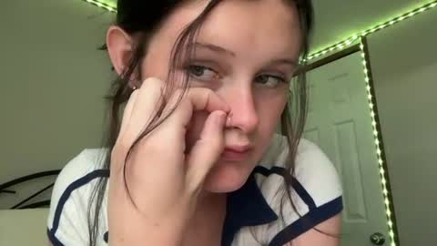 Snapshot of itskaylaaa chatting on 20, 6, 2026 itsKaylaaa online show from 20, 6, 2026