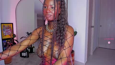 Snapshot of itslau_ chatting on 8, 3, 2025 lau online show from 8, 3, 2025