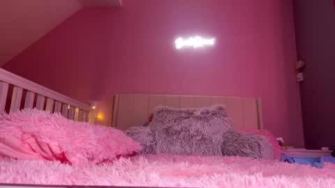 Lola online show from 1, 2, 2025