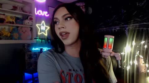 Snapshot of itsnickibabyy chatting on 5, 1, 2025 Nicki Foxx online show from 5, 1, 2025