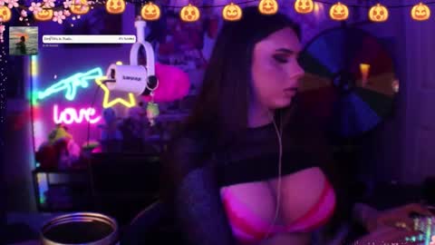 Snapshot of itsnickibabyy chatting on 21, 10, 2025 Nicki Foxx online show from 21, 10, 2025