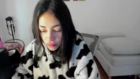 Snapshot of itziar_cailanie chatting on 31, 10, 2025 Itziar online show from 31, 10, 2025