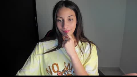 ivanna_essis online show from 5, 1, 2025