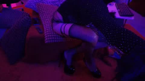 Snapshot of ivariello chatting on 25, 11, 2025 yves online show from 25, 11, 2025