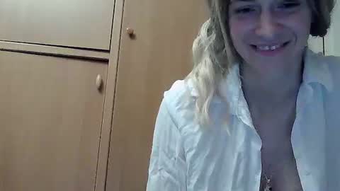 Snapshot of ivetta911 chatting on 11, 11, 2025 ivetta911 online show from 11, 11, 2025