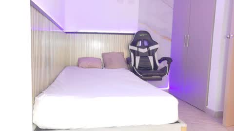 Ivon online show from 12, 10, 2025