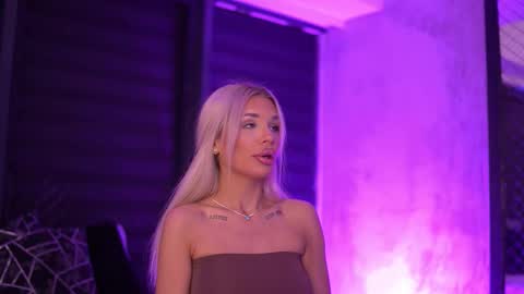 IvyRowa online show from 19, 10, 2025