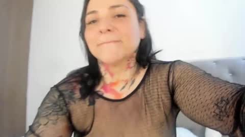 Izabella online show from 6, 2, 2025