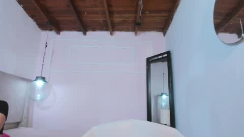 izelevans online show from 4, 4, 2026