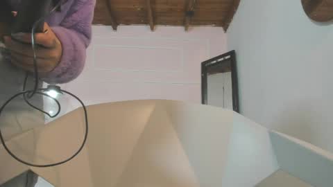 izelevans online show from 6, 4, 2026