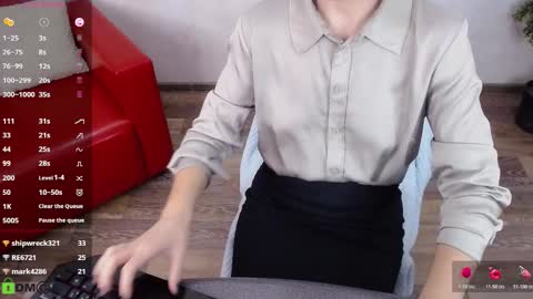 Queen of nylon  Victoria online show from 25, 11, 2025