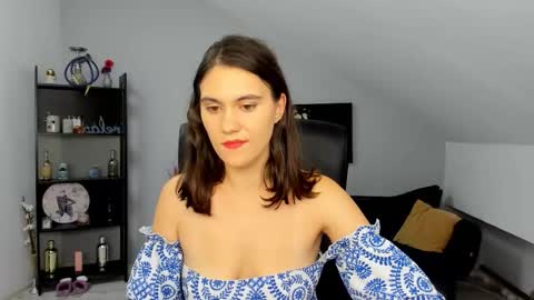 Izzy online show from 8, 10, 2025