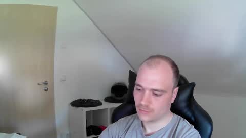 here4y online show from 11, 4, 2026