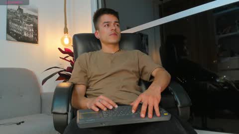 Snapshot of jacobstones_ chatting on 23, 2, 2025 JACOB STONES online show from 23, 2, 2025