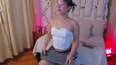 Snapshot of jade_nm chatting on 5, 12, 2025 ade online show from 5, 12, 2025