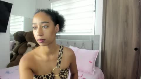 Snapshot of jade_obi chatting on 23, 5, 2026 Jade smile online show from 23, 5, 2026