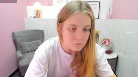 Snapshot of jade_soft chatting on 8, 1, 2025 Jade online show from 8, 1, 2025