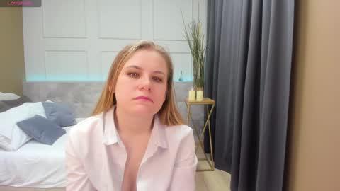 Snapshot of jade_soft chatting on 1, 2, 2025 Jade online show from 1, 2, 2025