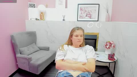 Snapshot of jade_soft chatting on 2, 2, 2025 Jade online show from 2, 2, 2025