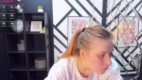 Snapshot of jade_soft chatting on 8, 2, 2025 Jade online show from 8, 2, 2025