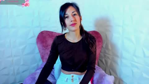jade white  online show from 21, 1, 2025