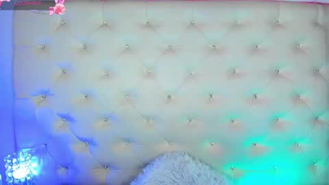 jade white  online show from 30, 1, 2025