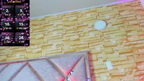 jade white  online show from 13, 1, 2026