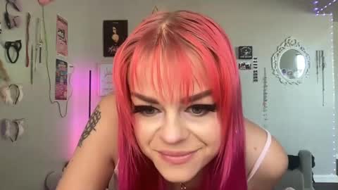Snapshot of jadeisabel chatting on 8, 10, 2025 Jade Isabel online show from 8, 10, 2025