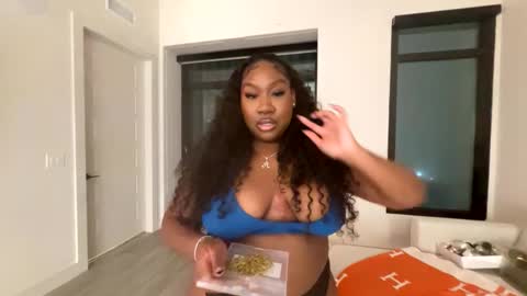Snapshot of jadelove222 chatting on 17, 12, 2024 Jade Love online show from 17, 12, 2024