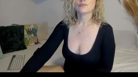Snapshot of jadore_able82 chatting on 16, 2, 2026 elena online show from 16, 2, 2026