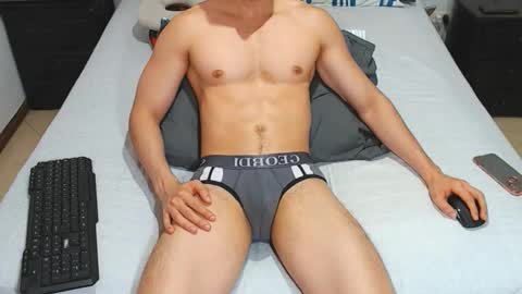 Snapshot of jahshot4 chatting on 11, 11, 2025 jahshot4 online show from 11, 11, 2025