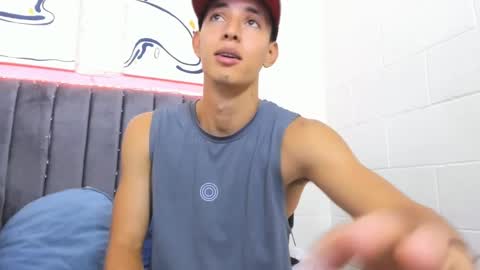 Hi guys im new 3 online show from 4, 2, 2025