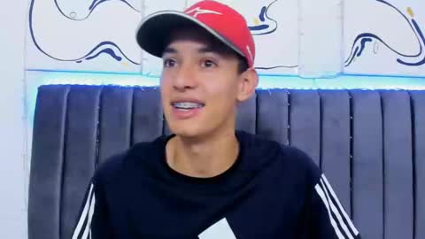 Hi guys im new 3 online show from 14, 2, 2025