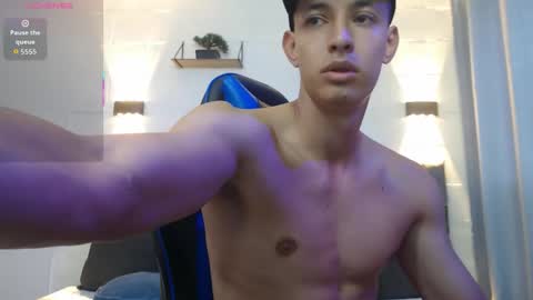 Hi guys im new 3 online show from 18, 10, 2025