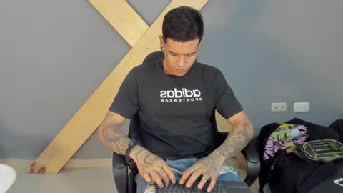 Snapshot of jamesinked_ chatting on 4, 12, 2024 Jamesinked online show from 4, 12, 2024