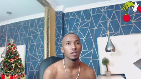 Snapshot of jamesparck chatting on 24, 12, 2024 James online show from 24, 12, 2024