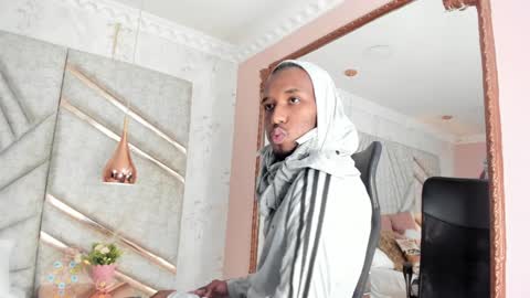 Snapshot of jamesparck chatting on 29, 12, 2024 James online show from 29, 12, 2024