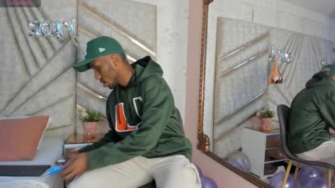 Snapshot of jamesparck chatting on 19, 2, 2025 James online show from 19, 2, 2025