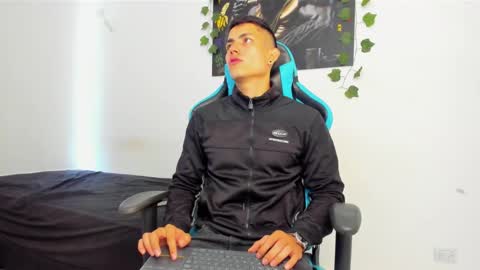 Jamess hott online show from 4, 2, 2025