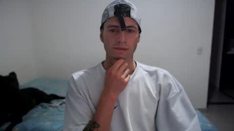 Snapshot of jamesss____ chatting on 2, 1, 2025 jamesss____ online show from 2, 1, 2025