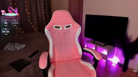 Snapshot of jane_paws chatting on 14, 10, 2025 Jane online show from 14, 10, 2025