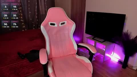 Snapshot of jane_paws chatting on 21, 10, 2025 Jane online show from 21, 10, 2025