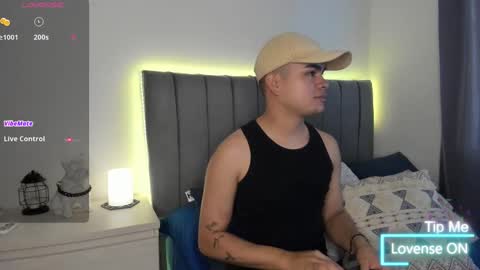 Snapshot of jarethh_ chatting on 15, 10, 2025 JARETHH online show from 15, 10, 2025