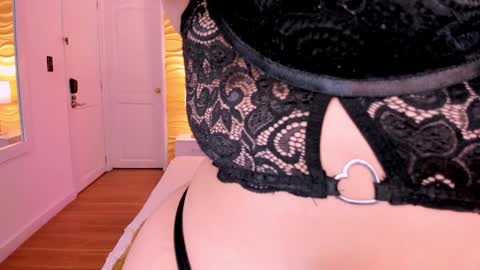 Jasmin Evans online show from 31, 1, 2025