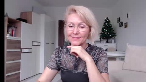 Snapshot of jasmin18v chatting on 12, 1, 2025 Jasmin room for people 40 online show from 12, 1, 2025
