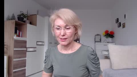 Snapshot of jasmin18v chatting on 25, 2, 2025 Jasmin room for people 40 online show from 25, 2, 2025