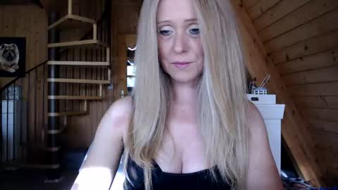 Snapshot of jasmin2310 chatting on 12, 6, 2026 Jasmiiinfox online show from 12, 6, 2026
