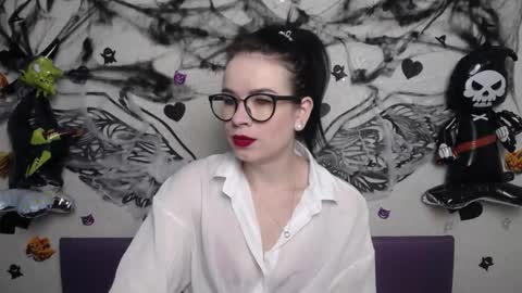 JasmineKouch online show from 19, 10, 2025