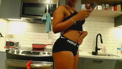 Snapshot of jaydomonique chatting on 1, 6, 2026 Naomiruty online show from 1, 6, 2026